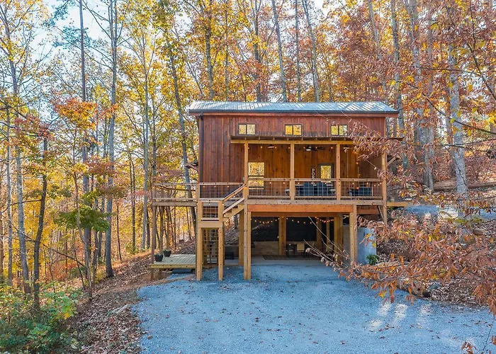 Cozy Cabin Retreat W/ Hot Tub & Nature Views
