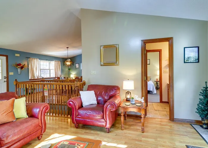 Burnside Resort Cabin W/ Hot Tub & Outdoor Spots!