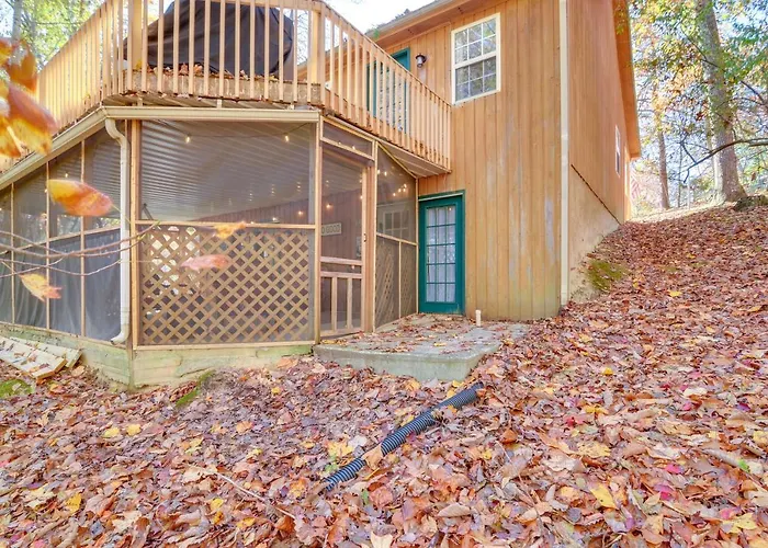 Burnside Resort Cabin W/ Hot Tub & Outdoor Spots!