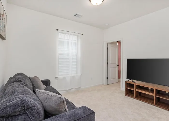 Chic Townhouse By Lsu