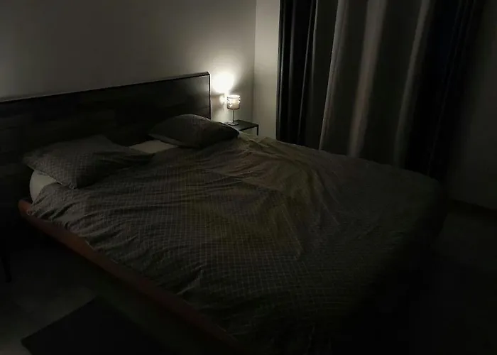 Appartement Spacieux &Tres Calme. Spacious & Very Quiet Apartment.