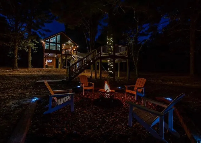 Romantic Getaway In The Treetops