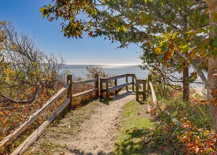 Stroll To Shore & Shopping: Cozy Cape Cod Escape