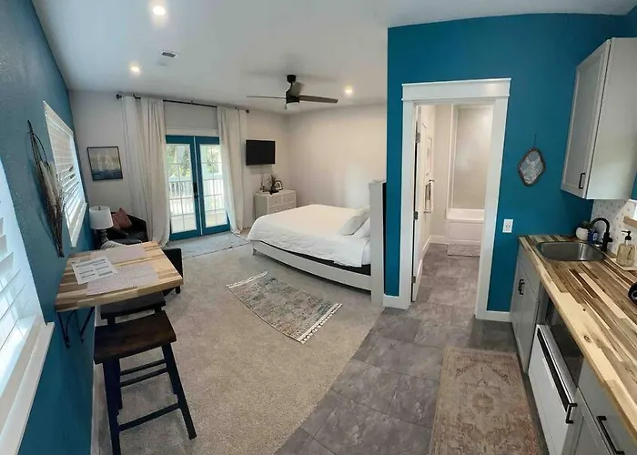 Studio With Private Beach On Bayou Grande