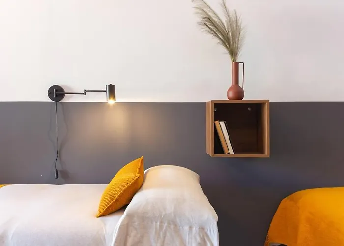 Duplex With Terrace Near Bcn
