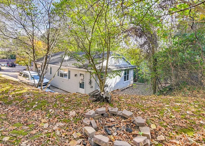 Centrally Located Home ~ Steps To Oxford Square!