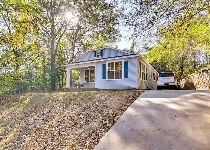 Centrally Located Home ~ Steps To Oxford Square!