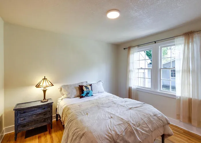 Charming Hamilton Hideaway: Half-Mi To Main St!