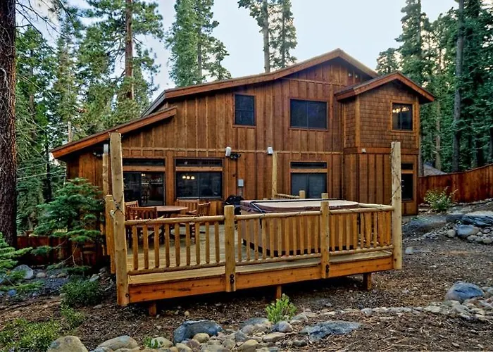 Olive Branch - Private Hot Tub, Media Room, Pet-Friendly, Near Northstar!
