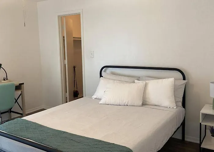 Cozy 1 Bedroom Apartment In Long Beach Ms Jm3