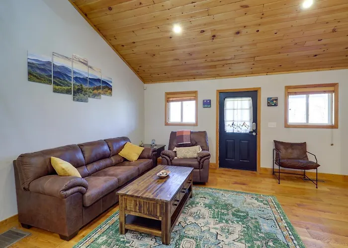 Pet-Friendly Cabin W/ Fire Pit In Spruce Pine!