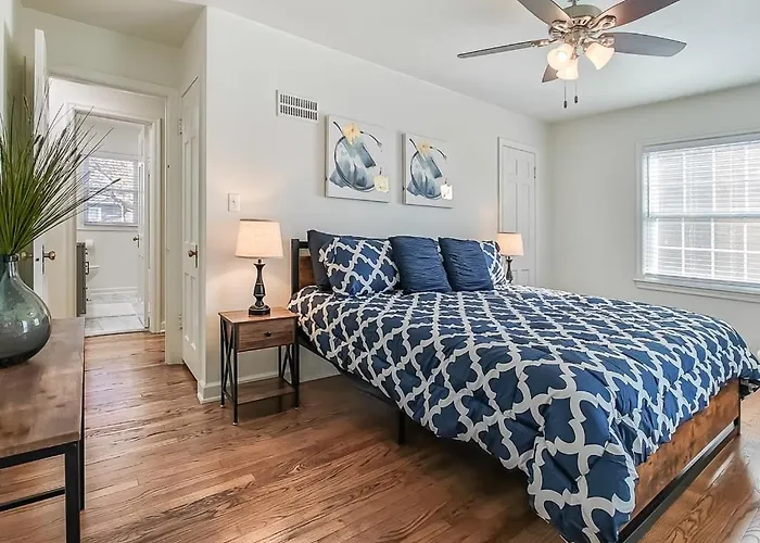 4 Bedroom Plaza Charmer Pet Friendly