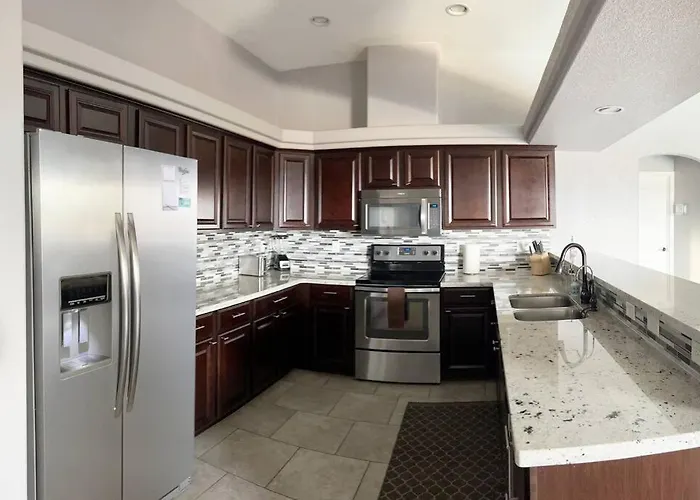 Havasu Retreat! Pool, Spa, Gym & View