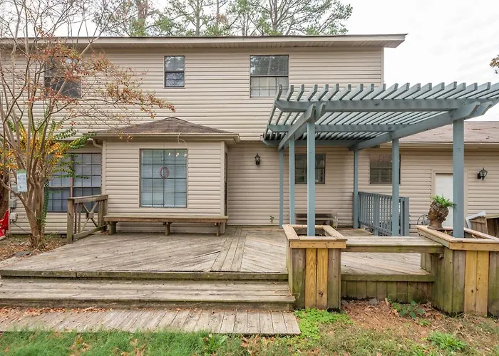 Colleens Corner Captivating 4 Bed 3 Bath In Charming Neighborhood