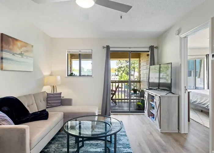Peaceful Treetop Condo - 2Br/2Ba