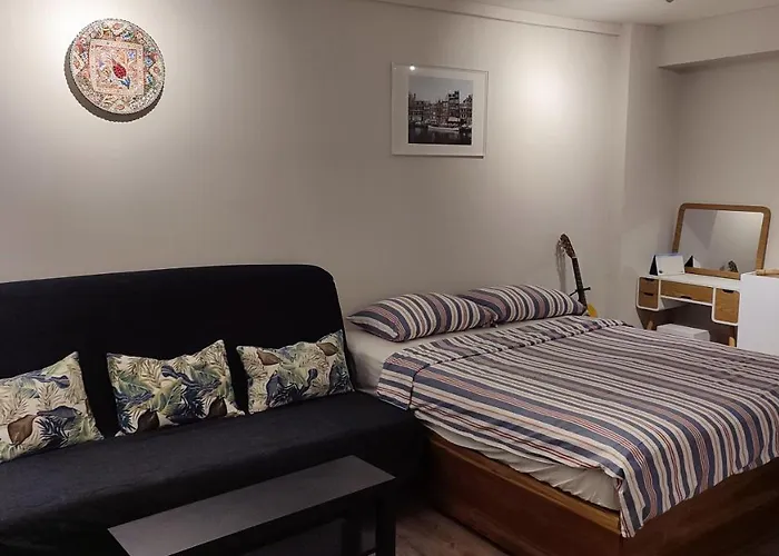 Papilukas Room Kalibata City - Studio Gold