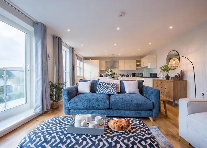 Beautiful Central Tenby Apartment With Free Parking