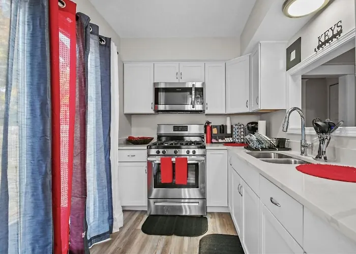 St Paul Fry Street Den Suite#1