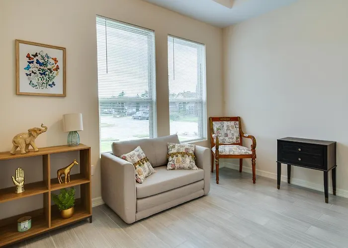 Wfh-Friendly Brownsville Home W/ Private Patio