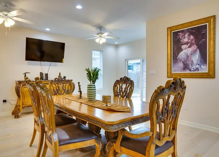 Wfh-Friendly Brownsville Home W/ Private Patio