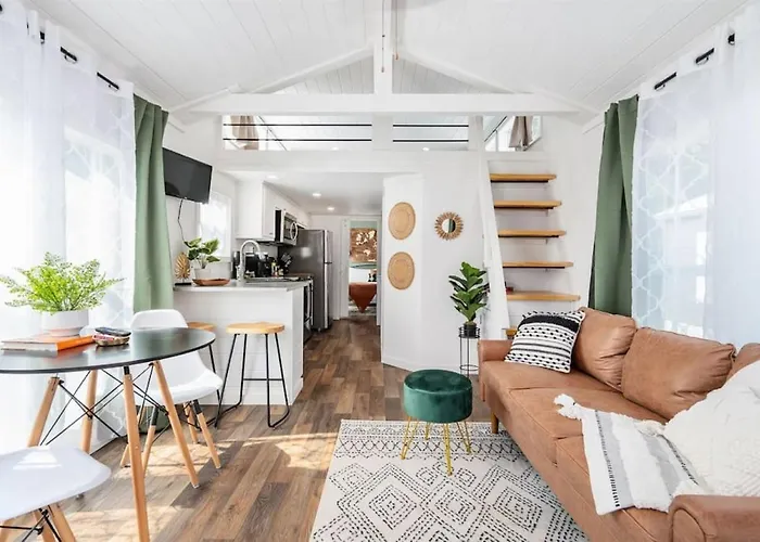 6 A Little Wanderlust Lux Tiny House, Firepit, Boat Parking, 5 Mins To Lake, Downtown