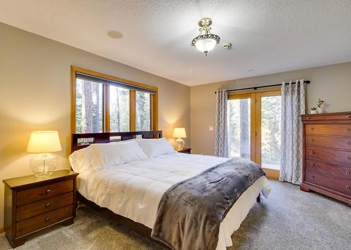 Peaceful Hibbing Getaway: Heated Floors, Fire Pit!