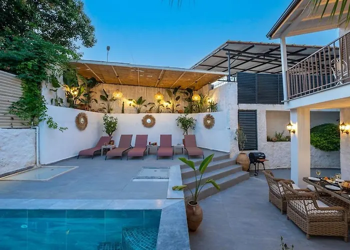 Charming 3Bed Villa W/ Pool, Very Close To Centre