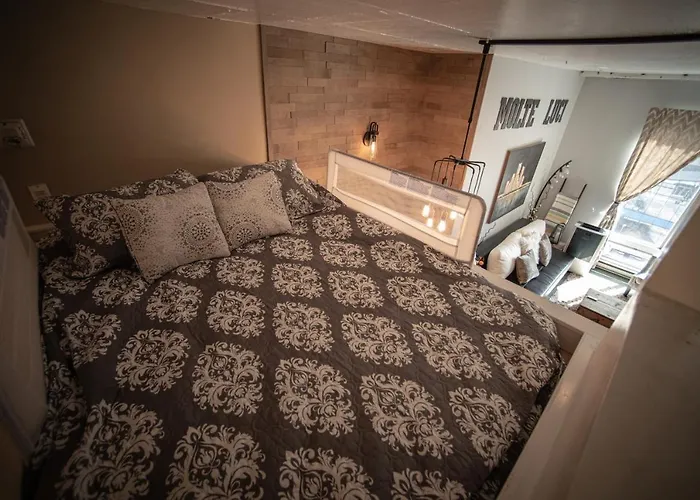 2 Full Beds, Free Parking Underground Heated, Near Rogers Place, 1 Bedroom Condo Downtown