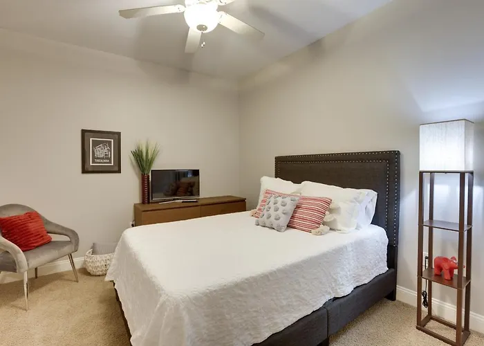 Tuscaloosa Condo: Steps To Bryant-Denny Stadium!