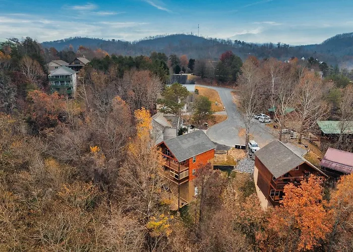 Mountains R Calling, Cozy Hideaway, King Beds, Hot-Tub, Arcade, Ev Ready