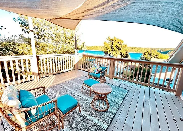 Beaver Lake Studio - King Size Bed And Lake View