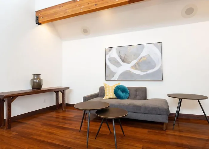 Seaside Art Gallery Loft Inspire Your Creativity With Breathtaking Views!