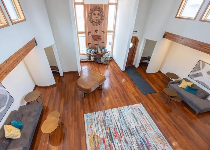 Seaside Art Gallery Loft Inspire Your Creativity With Breathtaking Views!