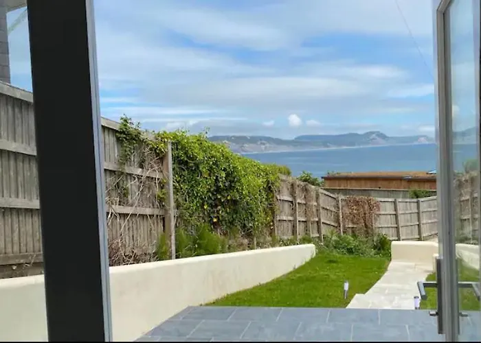 Stunning Little House, 2 Mins From Lyme Regis Beach With A Sea View Sleeps 4 Free Parking,Small Dog Welcome