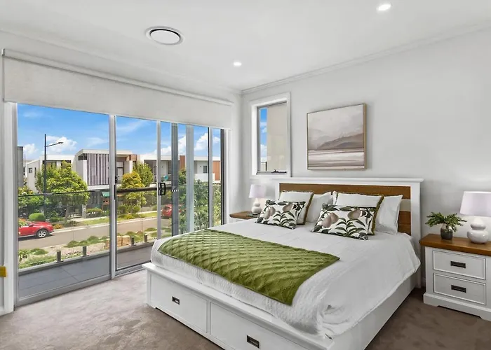Marina Escape - Contemporary Coastal Living