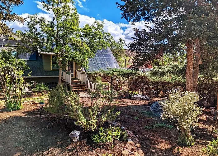 Manitou Springs White Yarrow Inn House