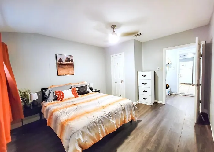 Fenced Backyard, 2 King Beds, Pet-Friendly Spacious Home Near Acu
