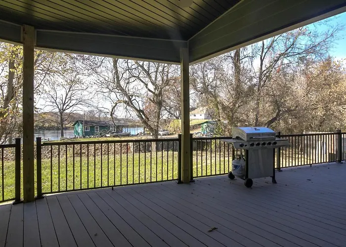 Pet-Friendly Cotter Retreat W/ Deck & Gas Grill!
