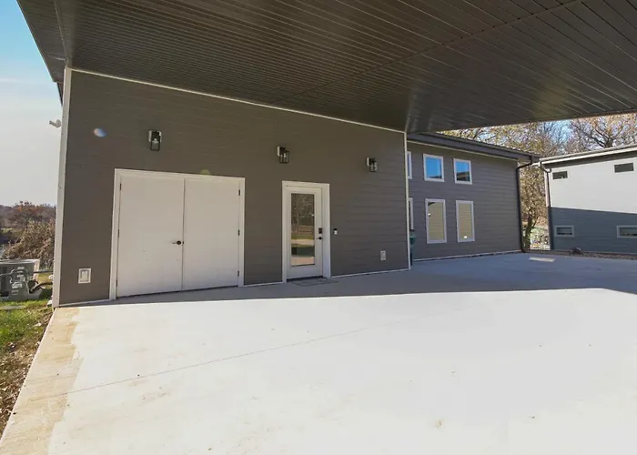 Bright Cotter Vacation Rental W/ White River Views