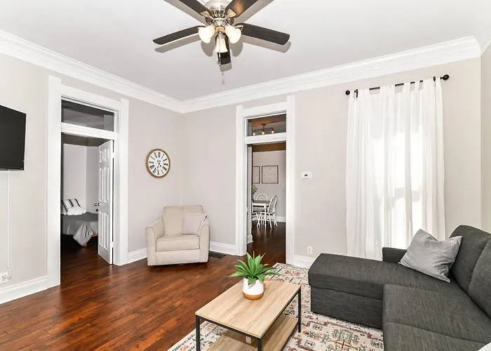 Cheerful 2-Bedroom Cottage In Downtown Noblesville