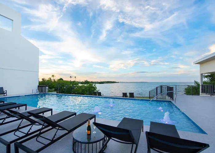 Allure #22 - Waterfront 3Br-3Ba Condo With Pool