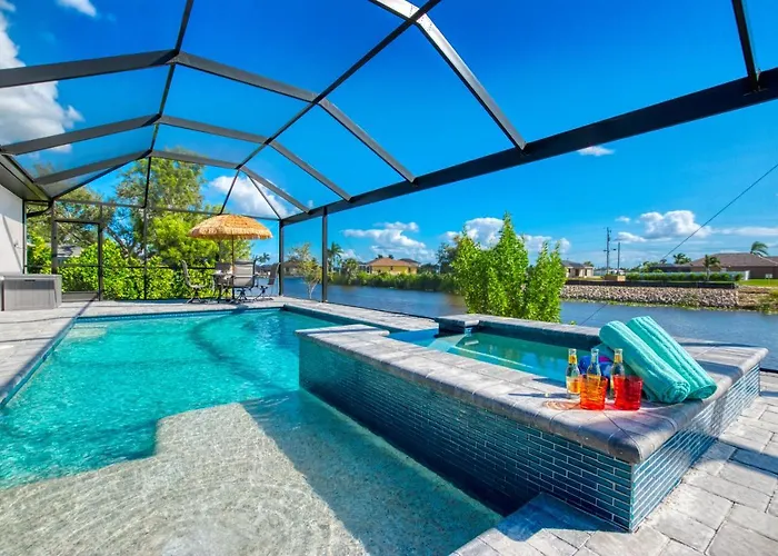Villa Southern Escape - 4 Beds - 3 Baths - 8 Guests - Waterview & Pool/Spa - Incl. 10% Off Boat Rental