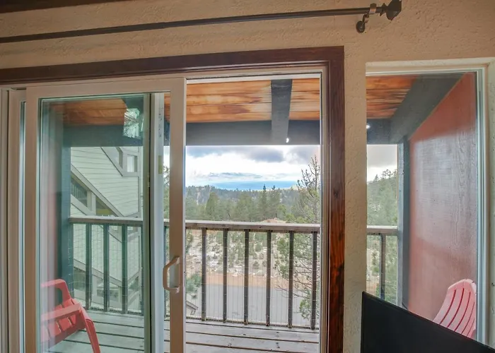 1 Mi To Stagecoach Lift! Homey Tahoe Townhome