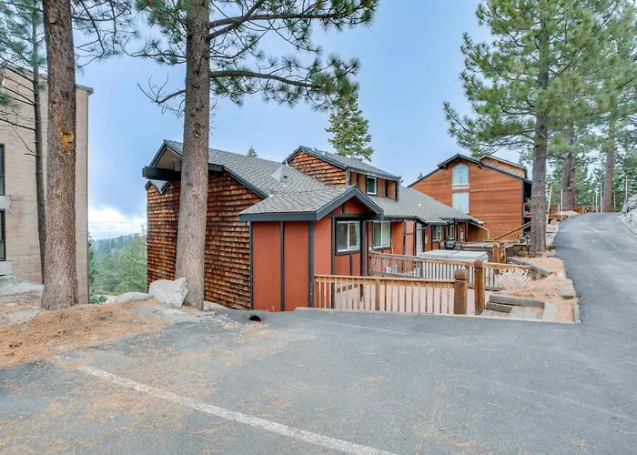 1 Mi To Stagecoach Lift! Homey Tahoe Townhome
