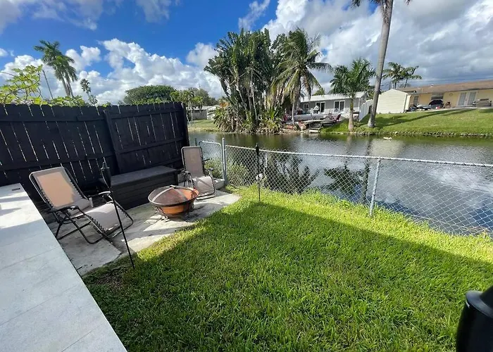 Modern Pool Home On The Lake Near Hardrock Fll Airport