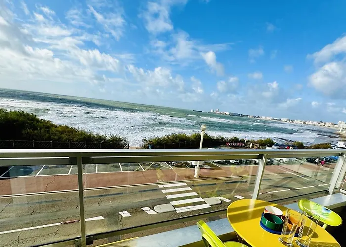 Appartement Renove A Neuf Avec Vue Imprenable Sur La Baie Des Sables D Olonne 6 Pers