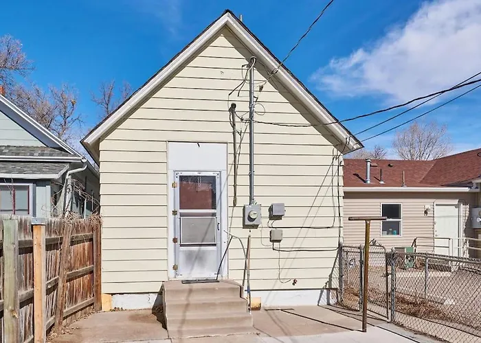 This Little House Close To Hospital,Downtown & Cfd
