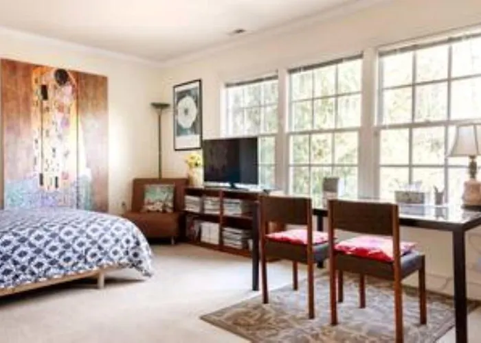 Georgetown Parkside Retreat