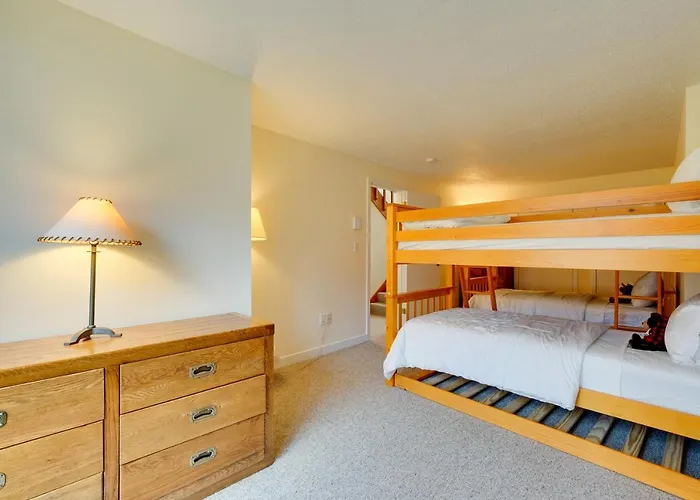 Sunny Stratton Townhome ~ 1 Mi To Skiing!