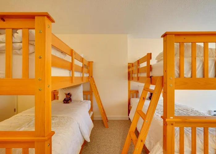 Sunny Stratton Townhome ~ 1 Mi To Skiing!